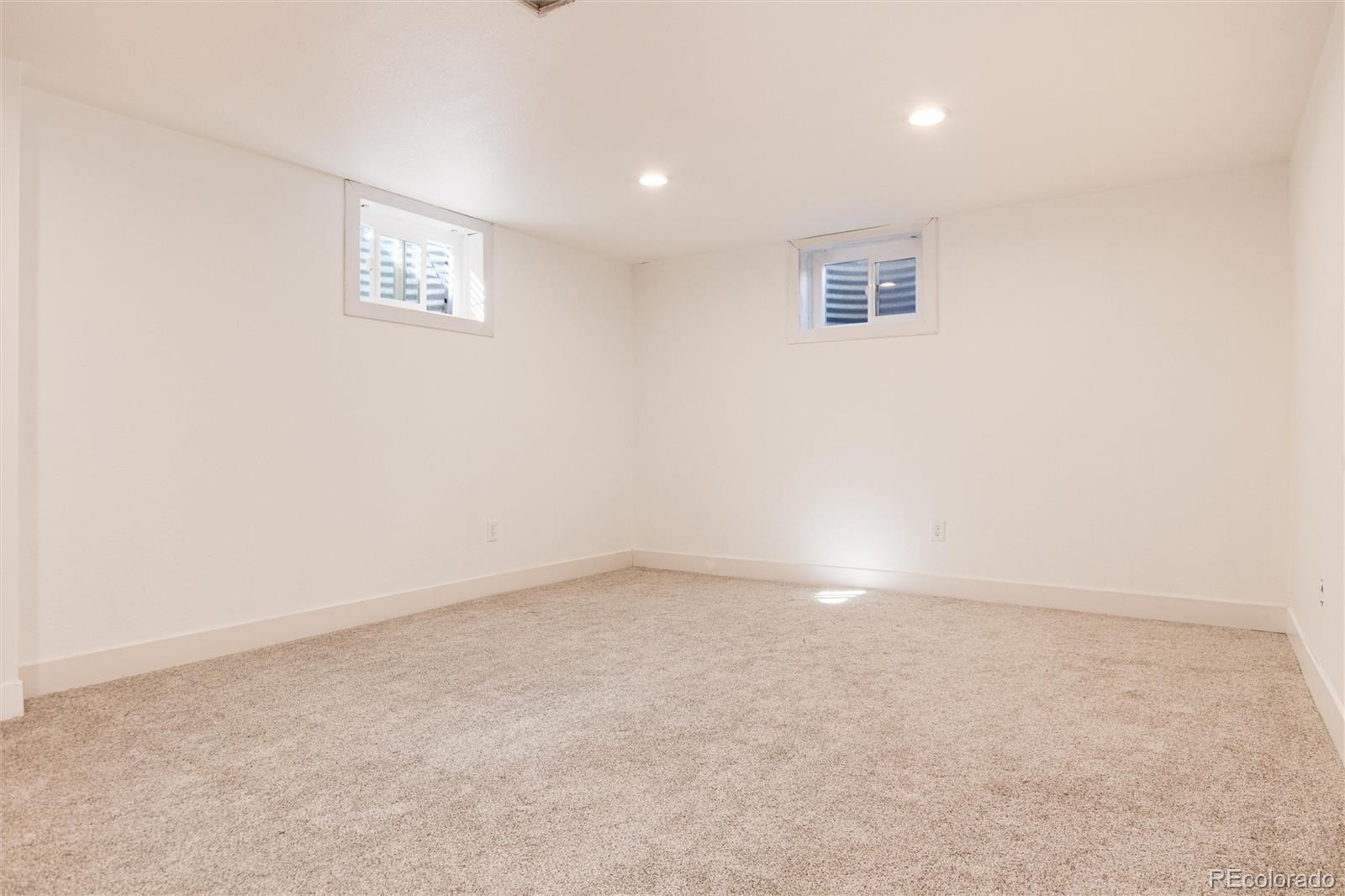 7024 S Oneida Circle