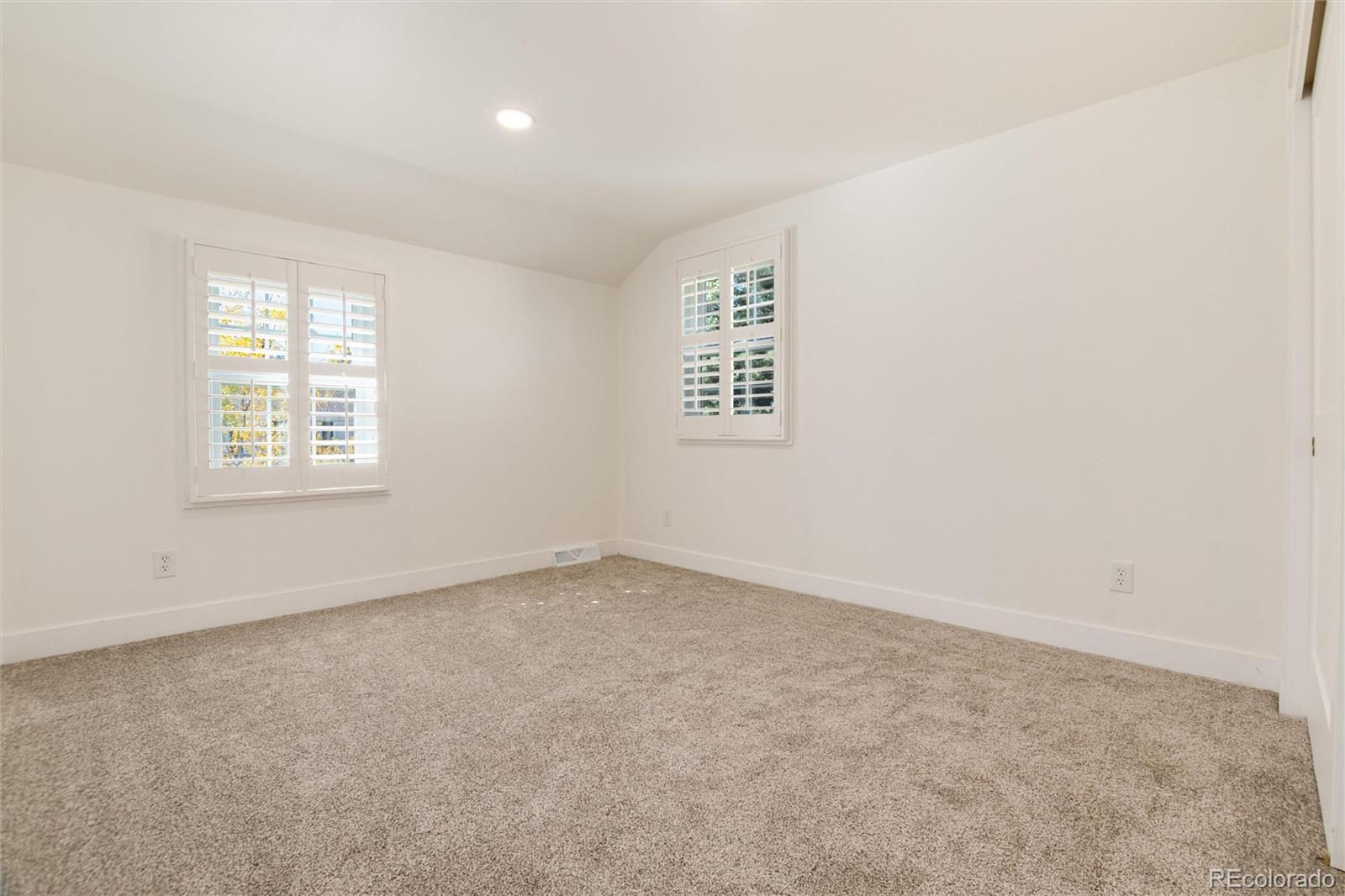 7024 S Oneida Circle