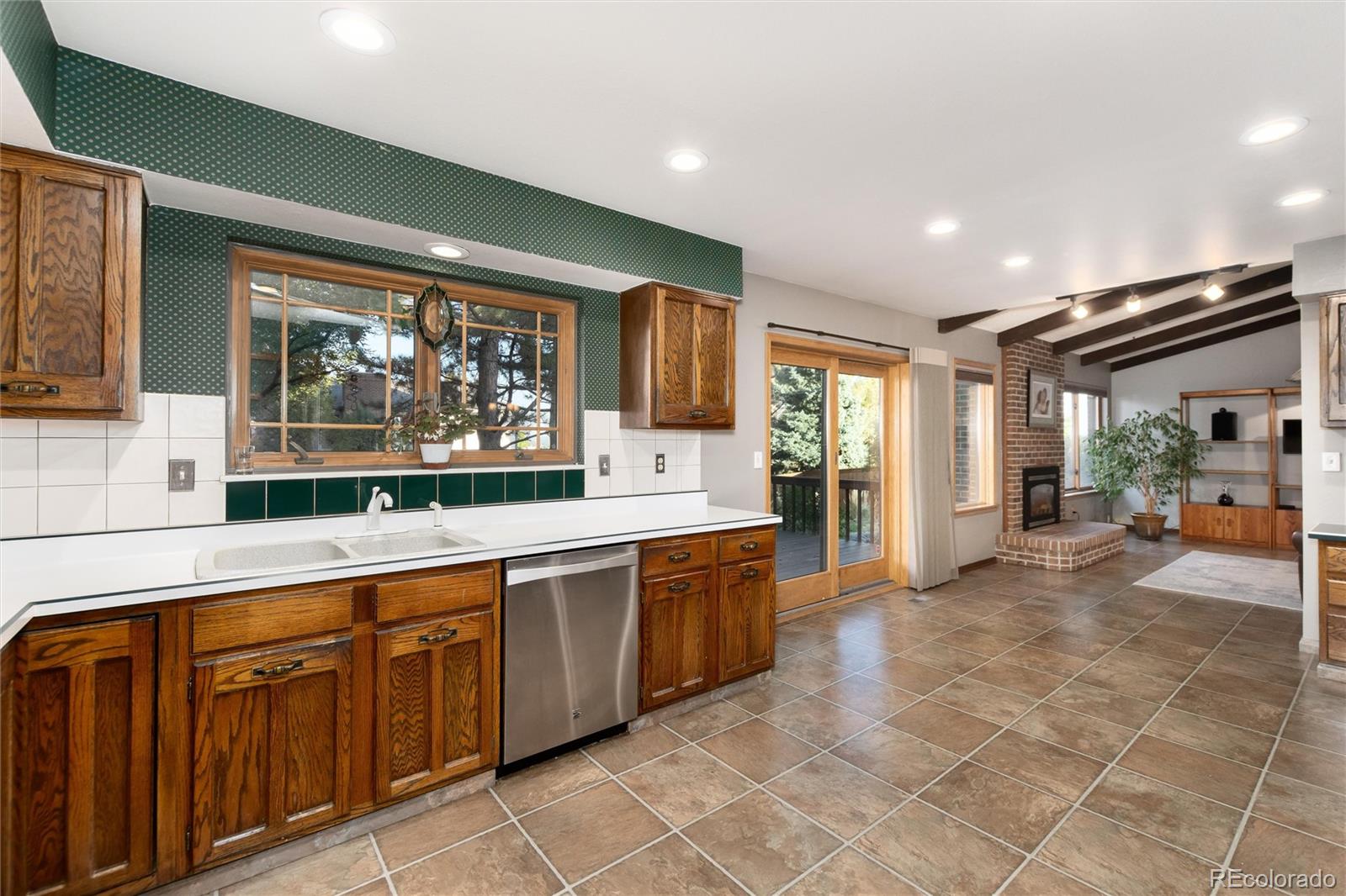 4652 S Quitman Street