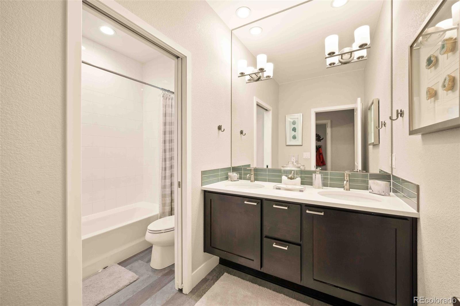 9734 Bennett Peak Street