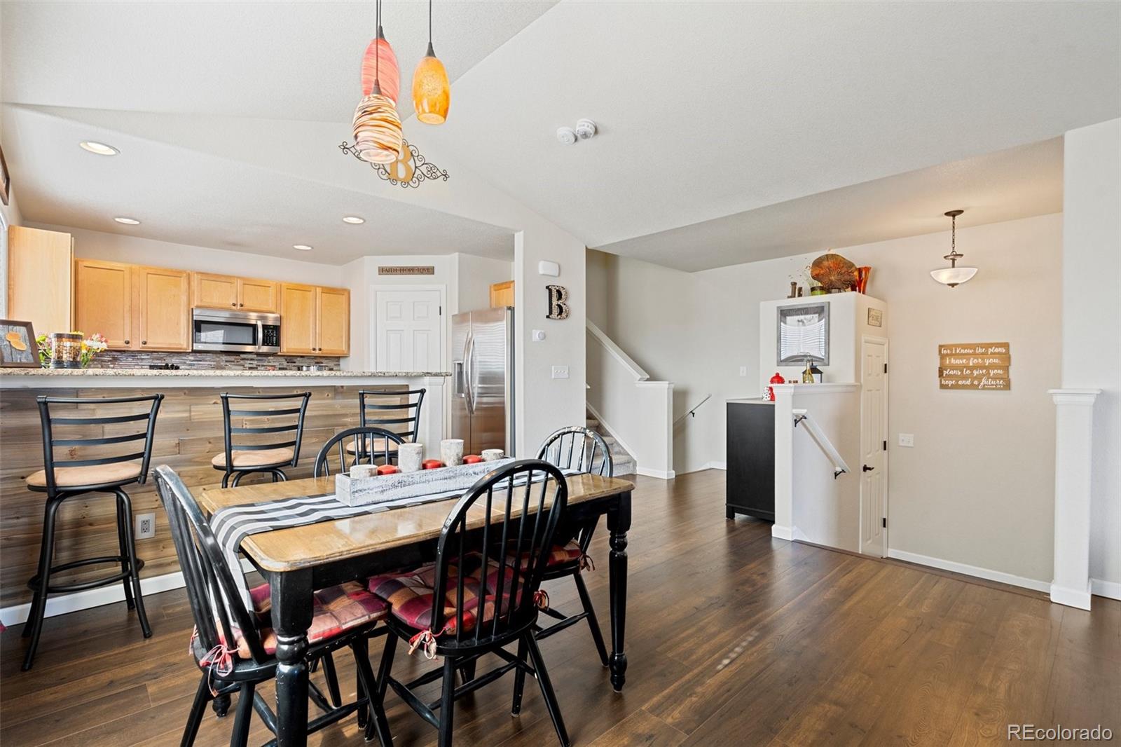 6853 Red Cardinal Loop