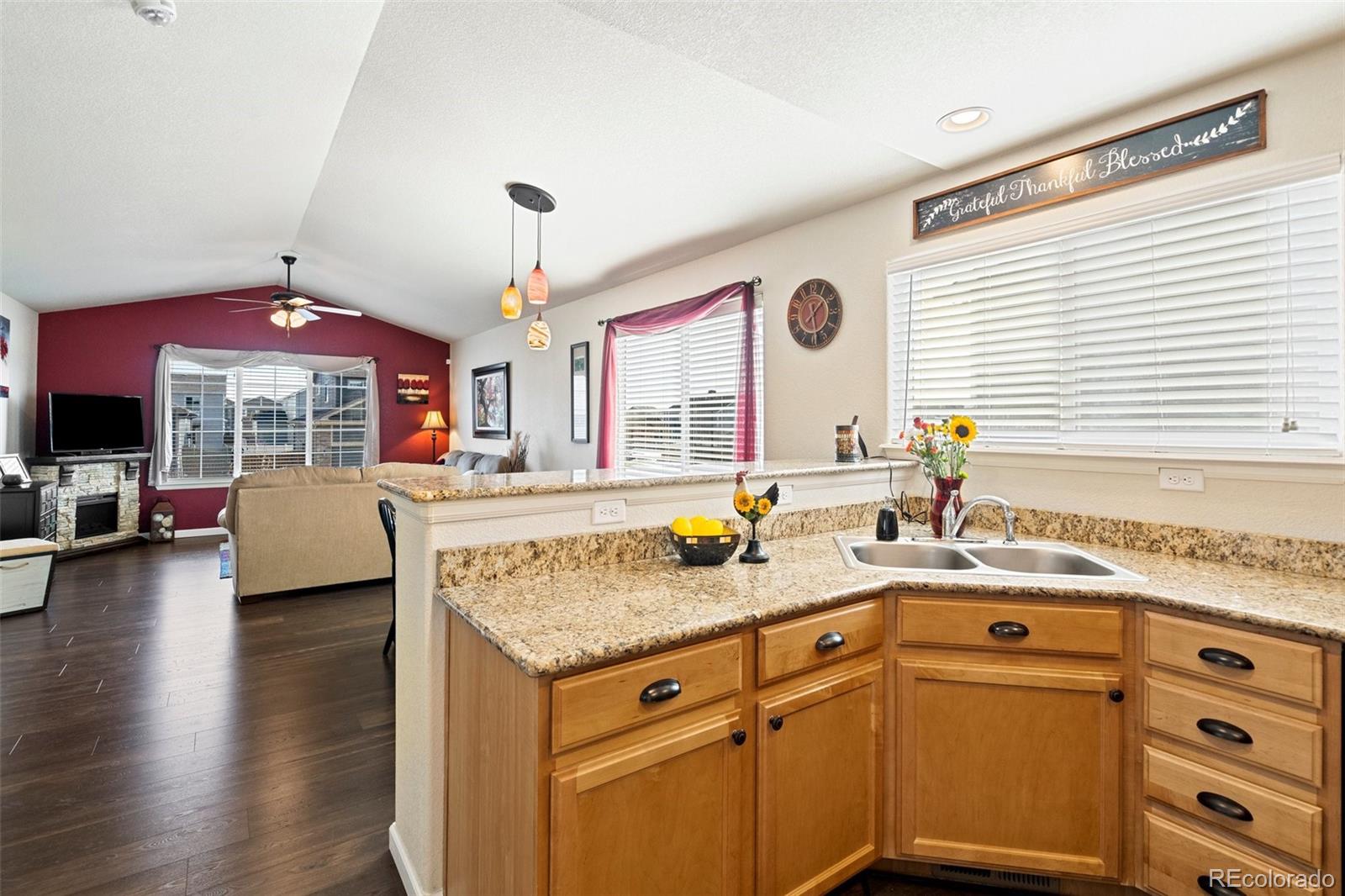 6853 Red Cardinal Loop