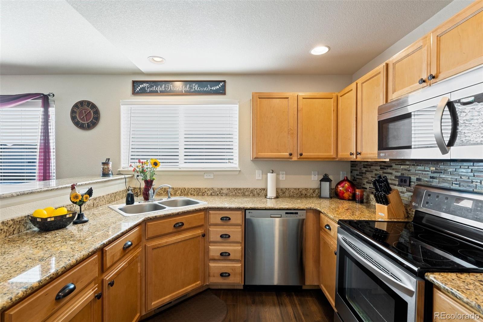 6853 Red Cardinal Loop