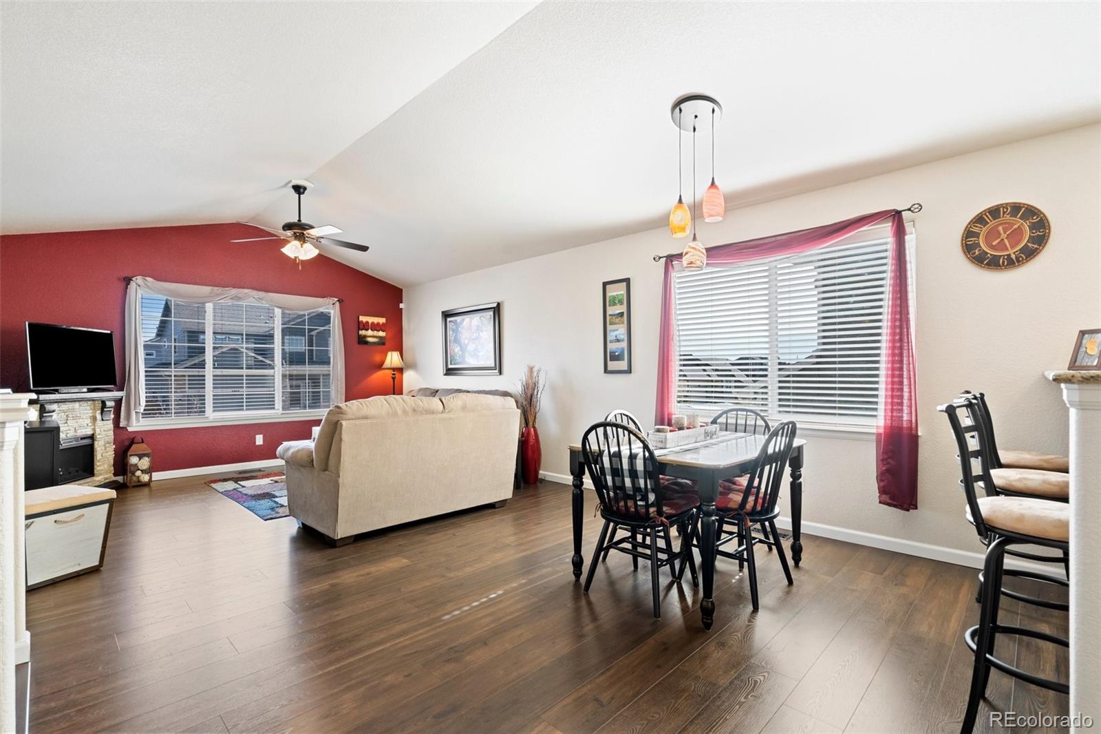 6853 Red Cardinal Loop