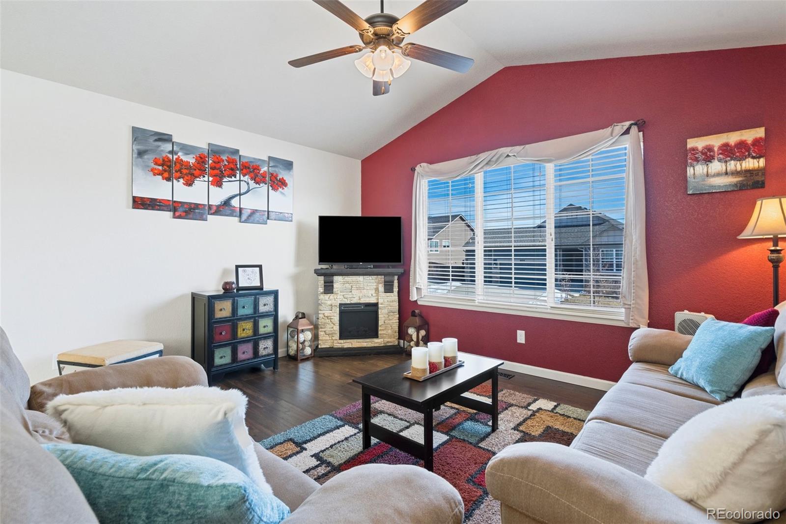 6853 Red Cardinal Loop