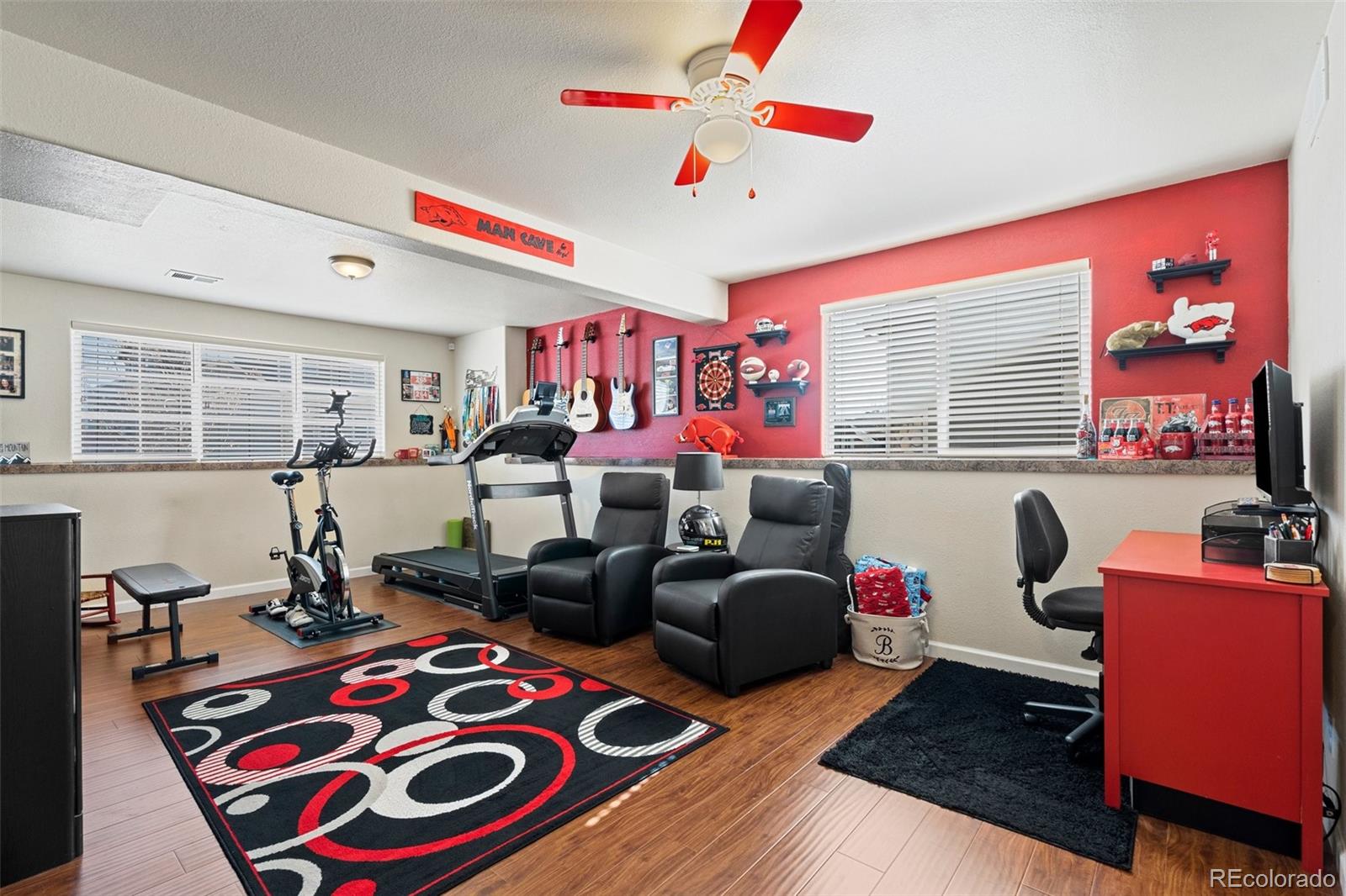 6853 Red Cardinal Loop