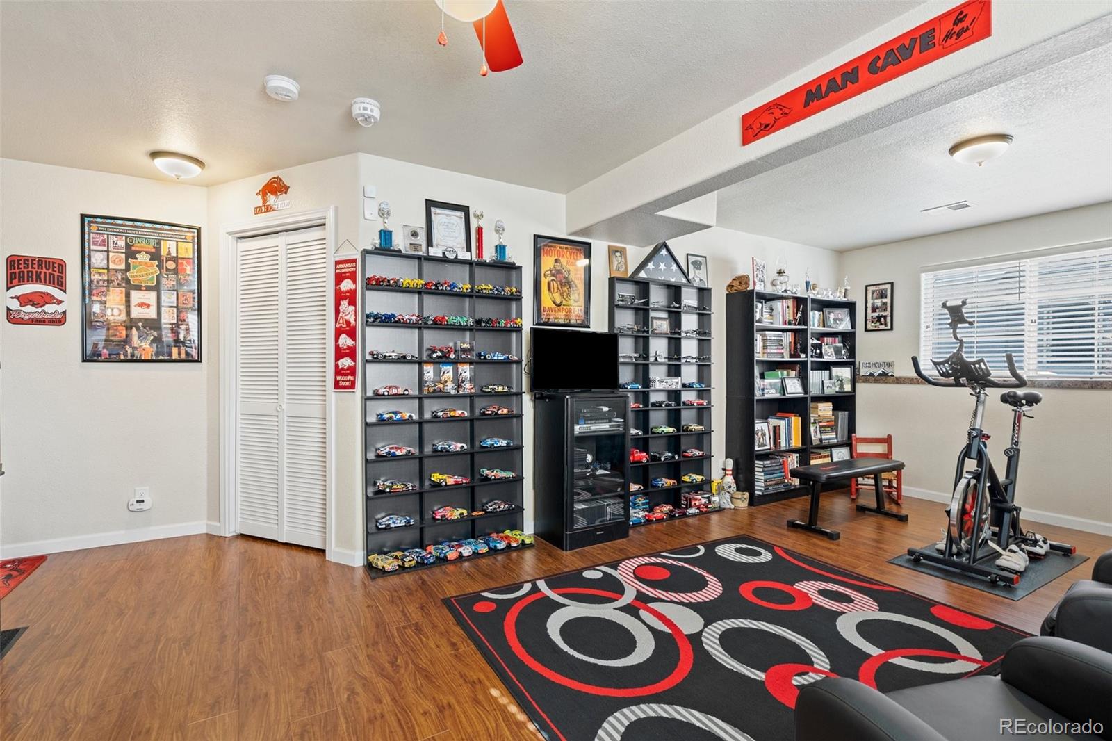 6853 Red Cardinal Loop