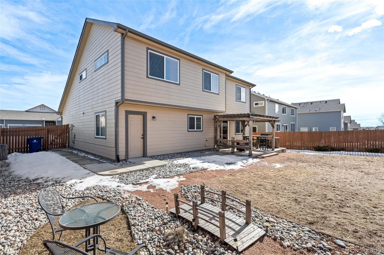 6853 Red Cardinal Loop