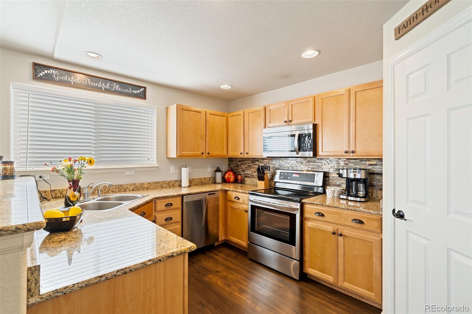 6853 Red Cardinal Loop