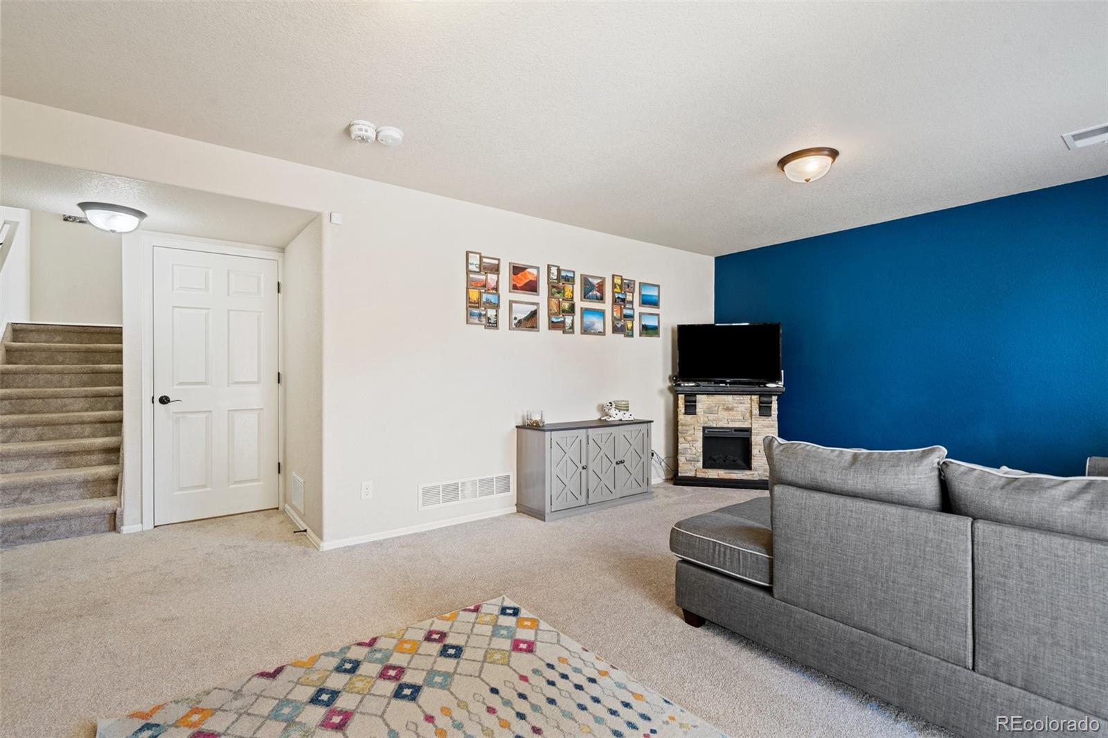 6853 Red Cardinal Loop