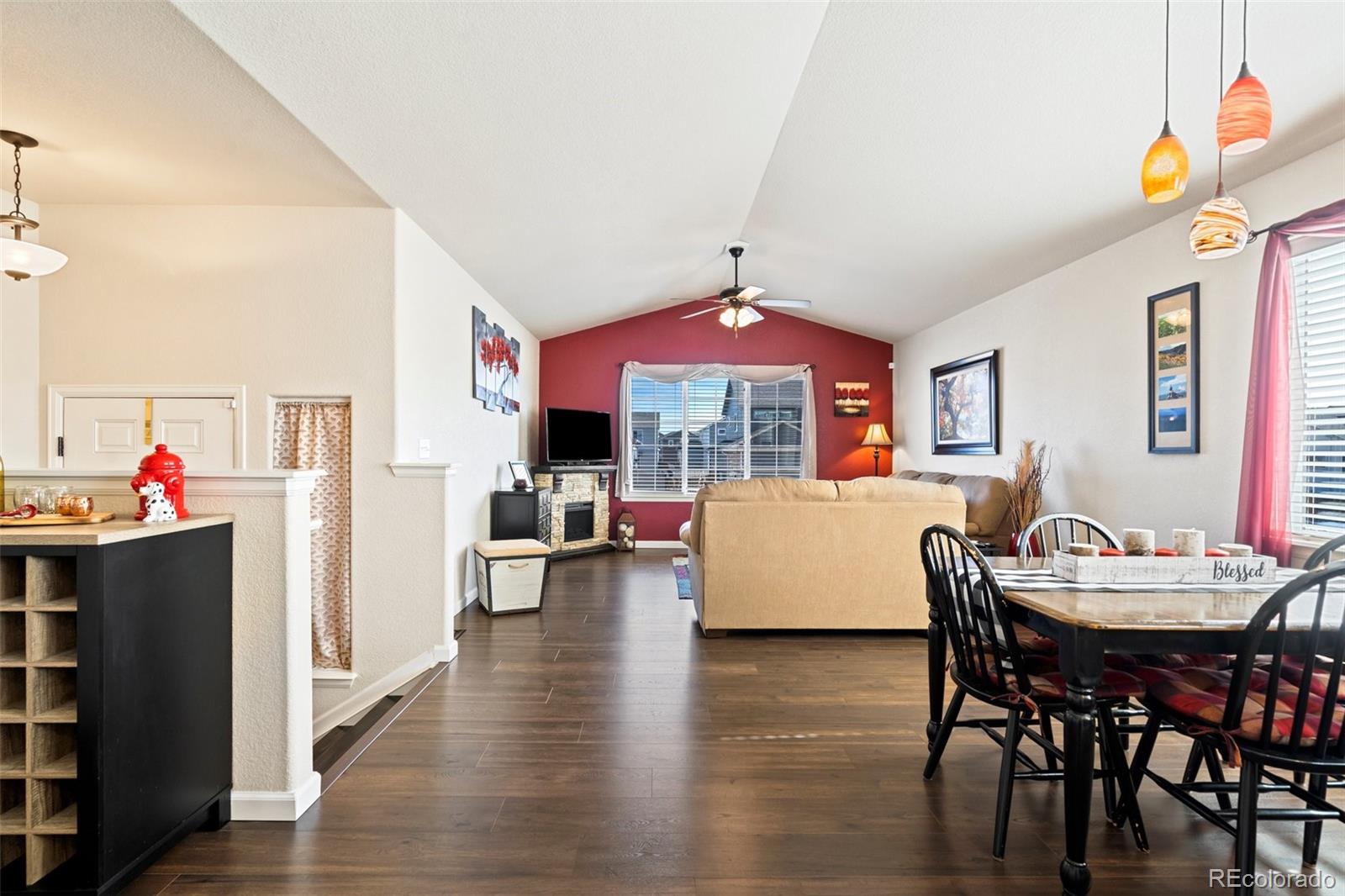 6853 Red Cardinal Loop