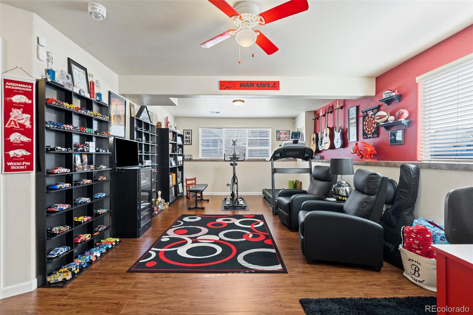 6853 Red Cardinal Loop