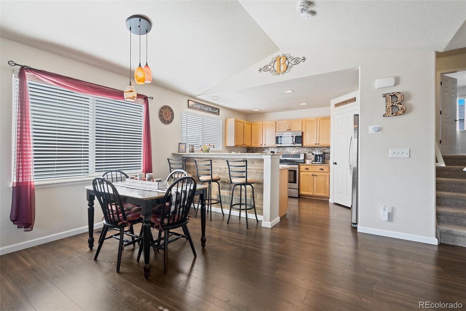 6853 Red Cardinal Loop