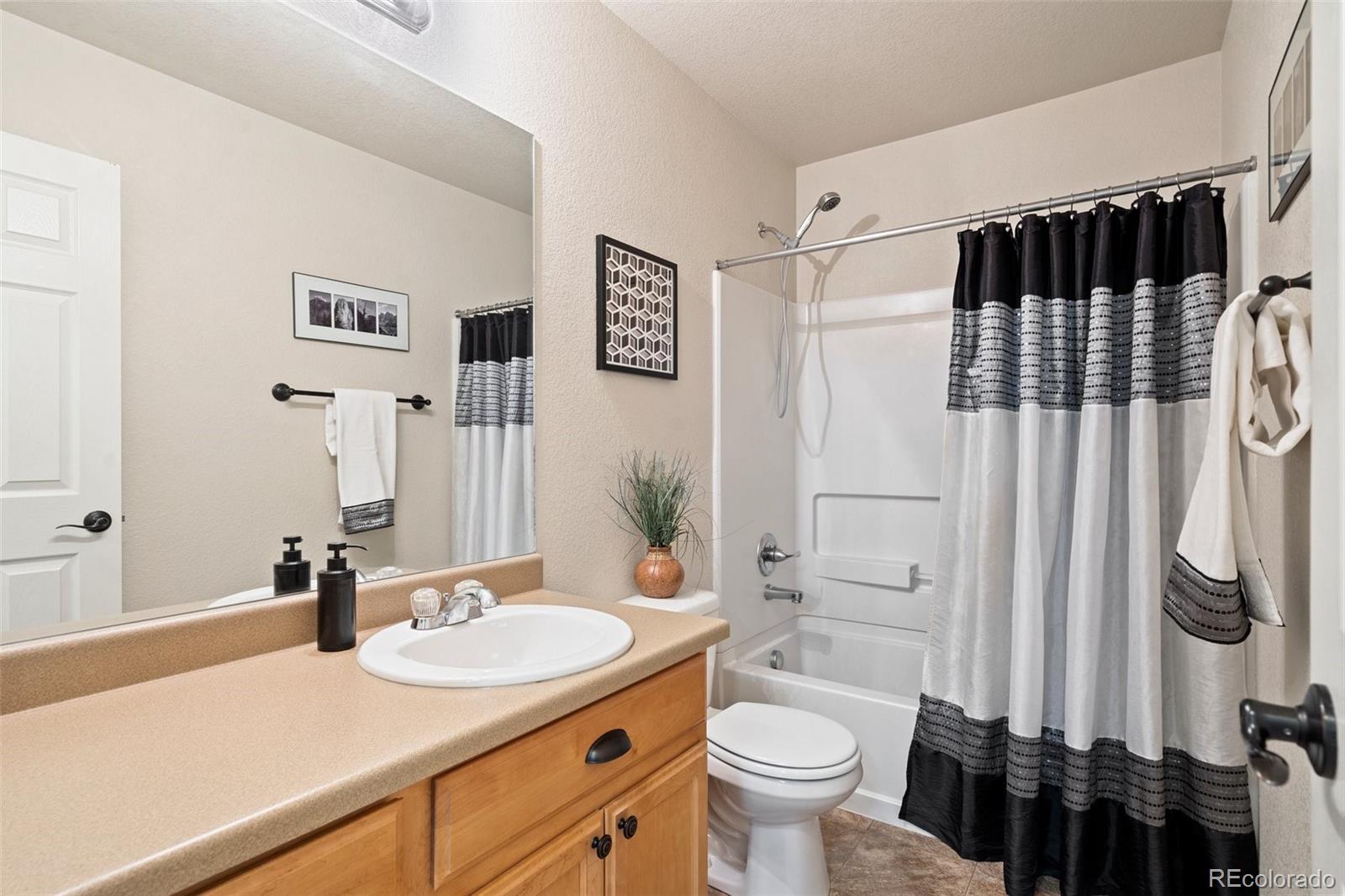 6853 Red Cardinal Loop