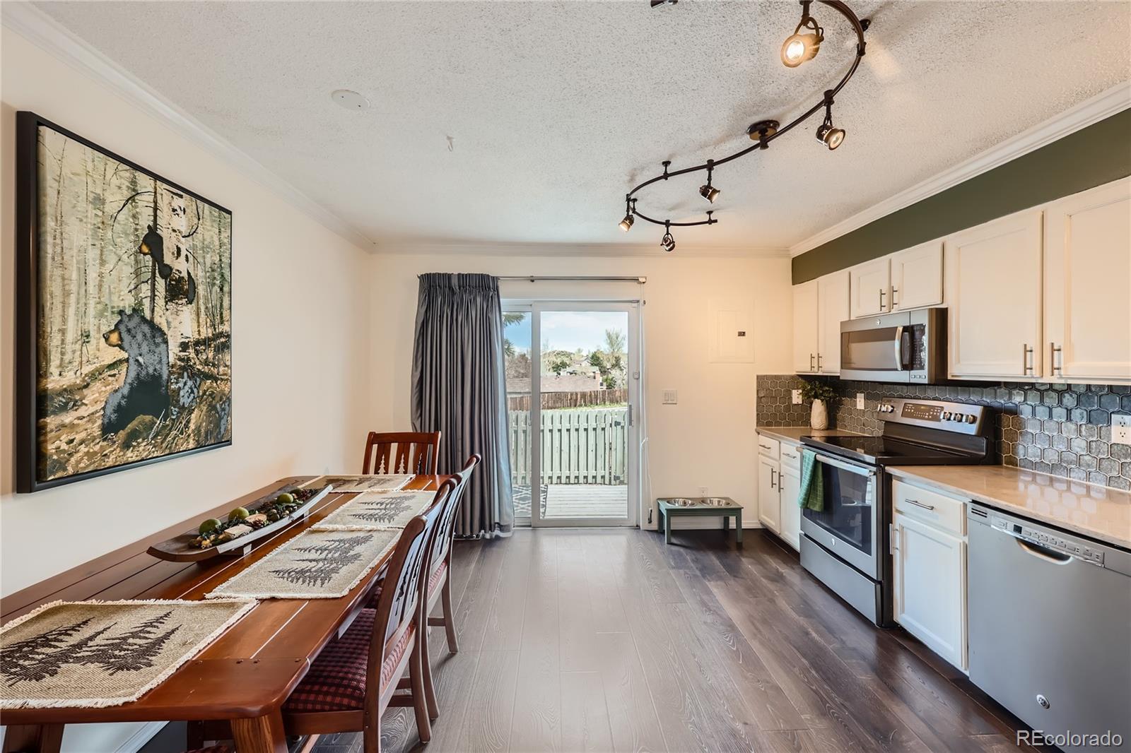 2083 Oakcrest Circle