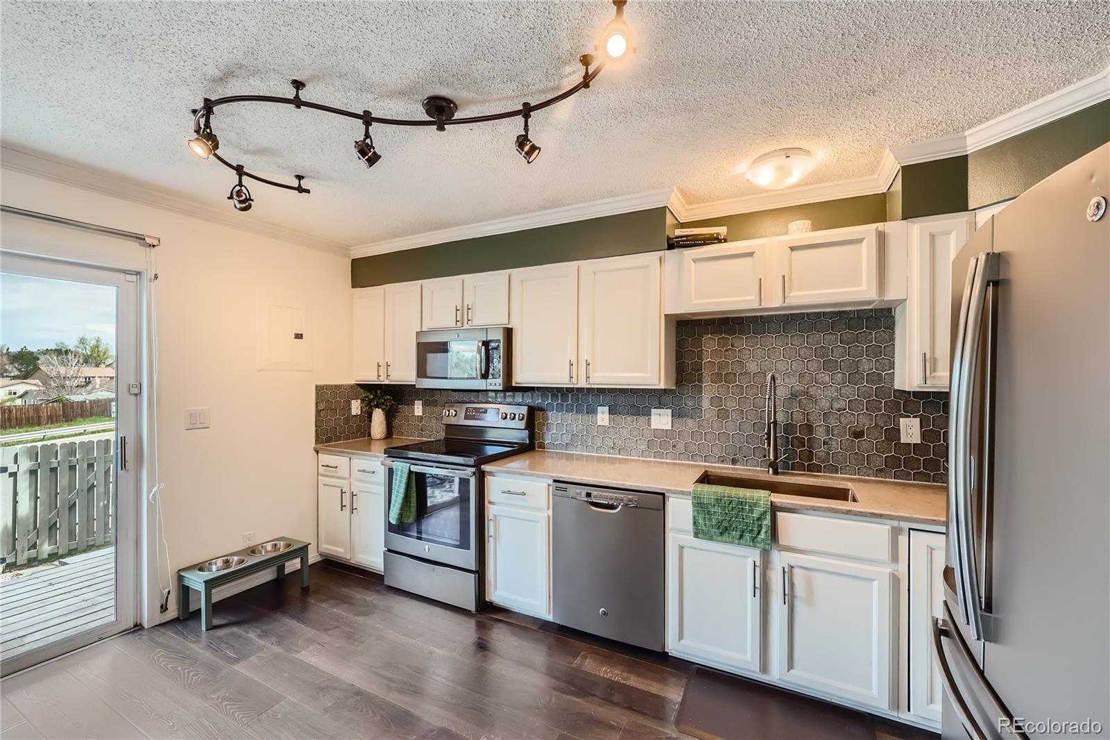 2083 Oakcrest Circle