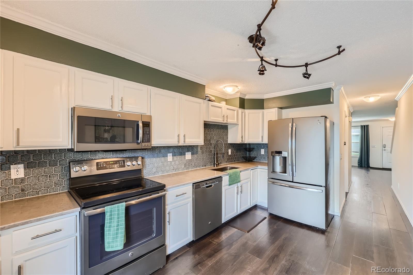 2083 Oakcrest Circle