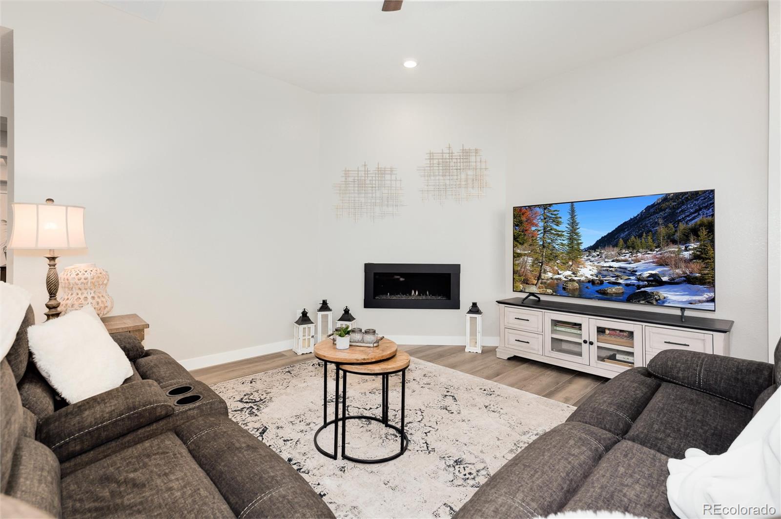 16997 Desert Wine Trail