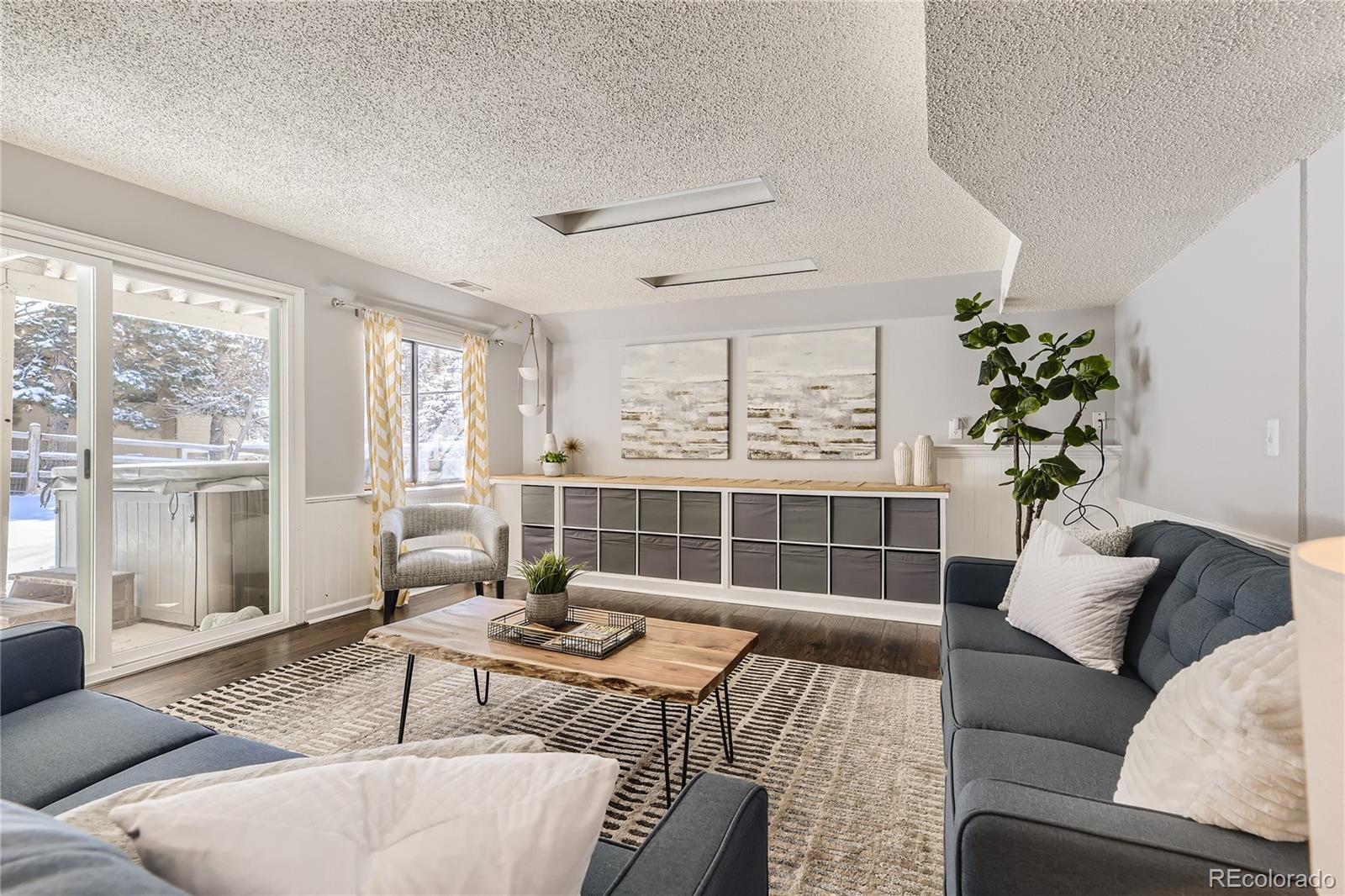 8140 Lakeshore Drive