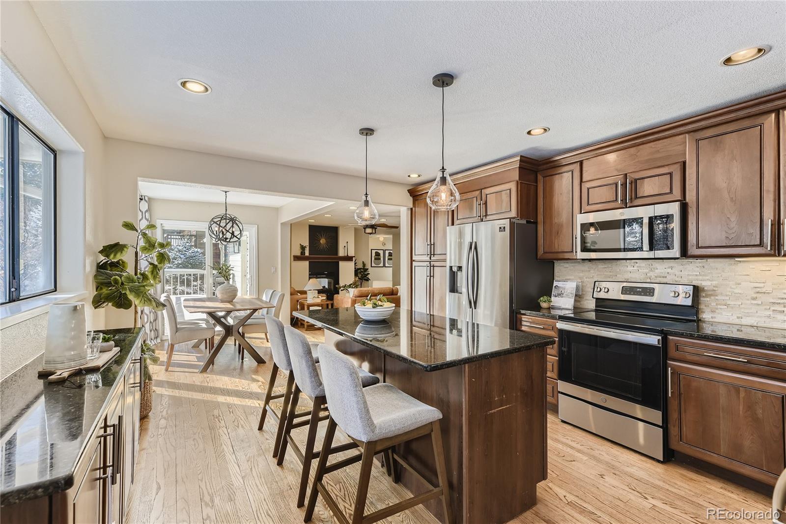 8140 Lakeshore Drive