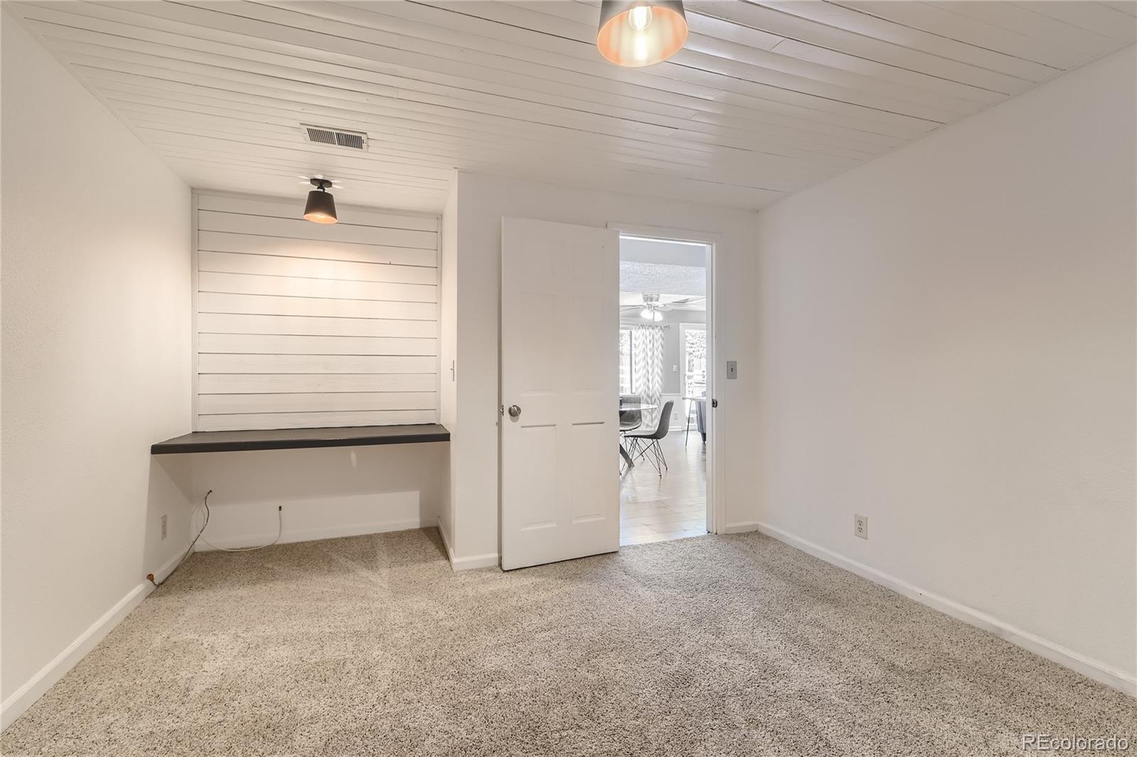 8140 Lakeshore Drive