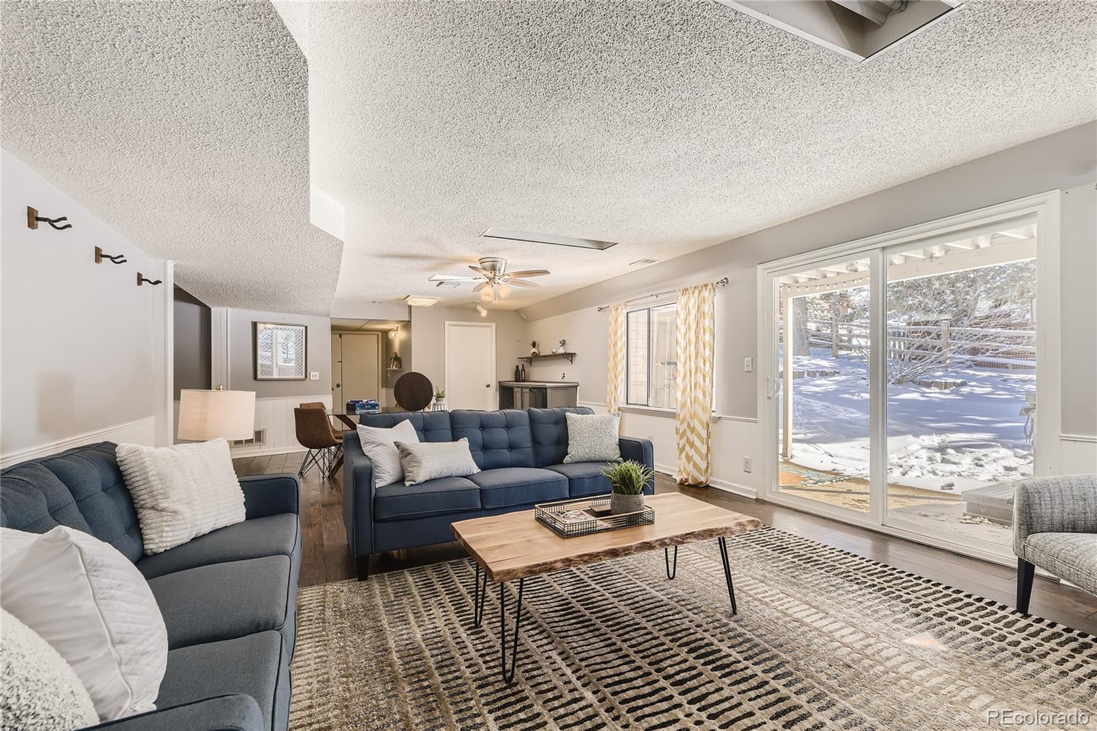 8140 Lakeshore Drive