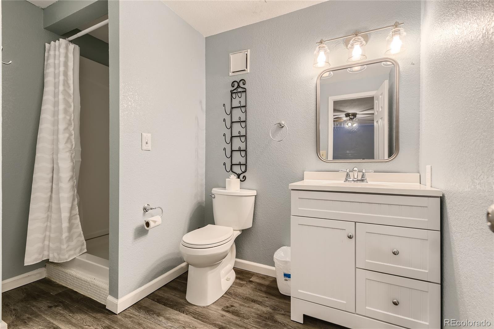 8140 Lakeshore Drive