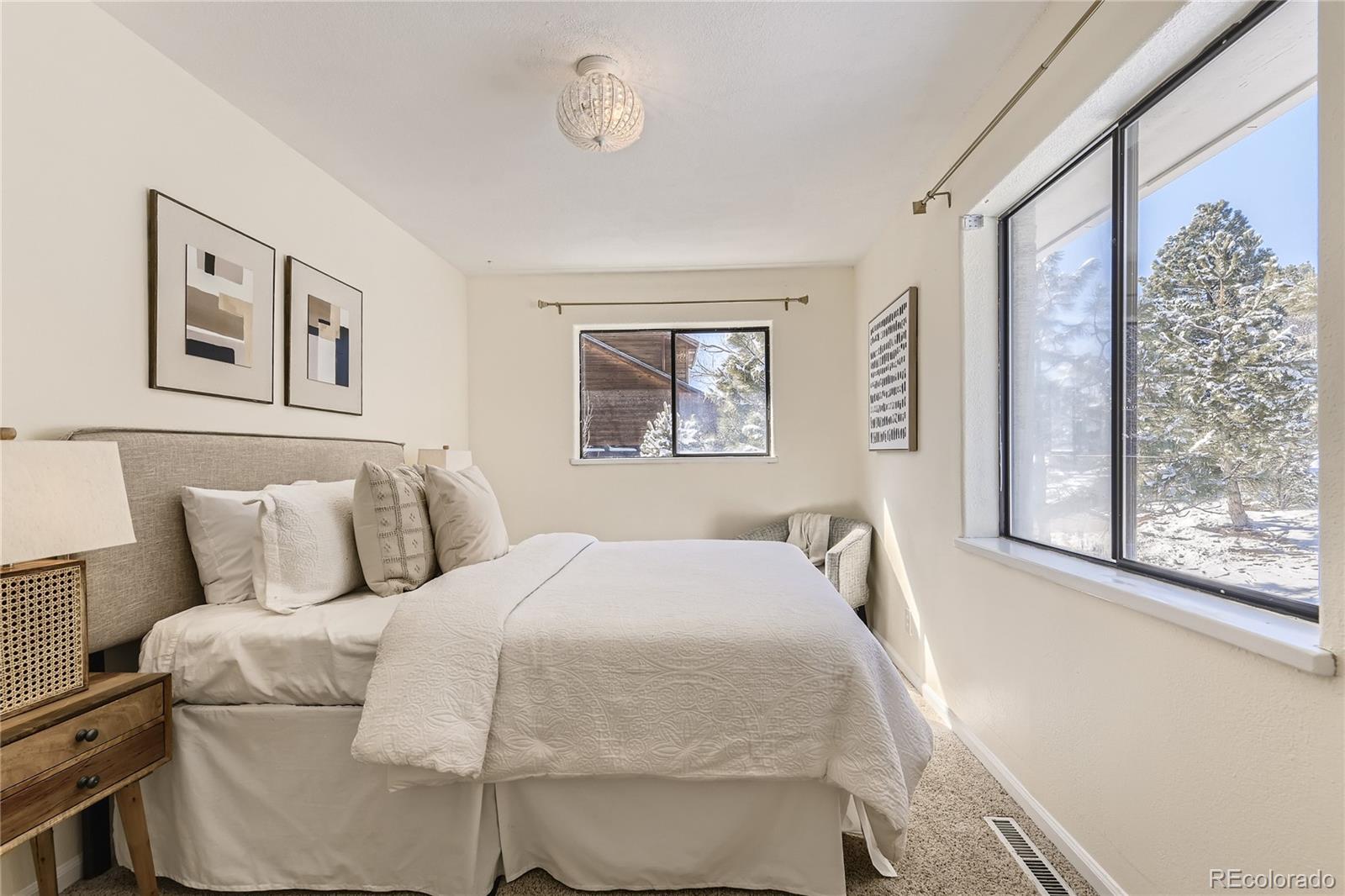 8140 Lakeshore Drive