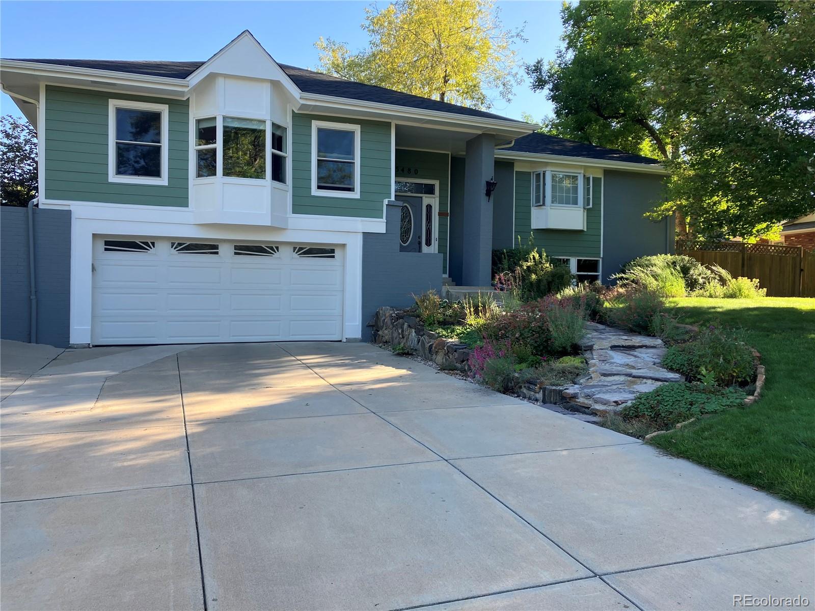 5480 W Rowland Avenue