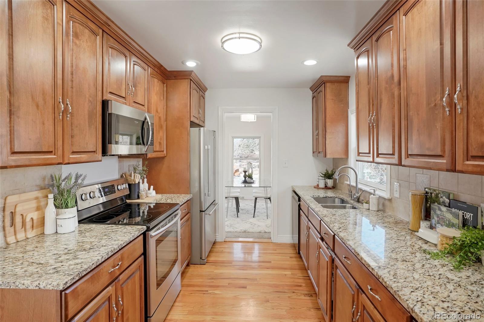 5480 W Rowland Avenue