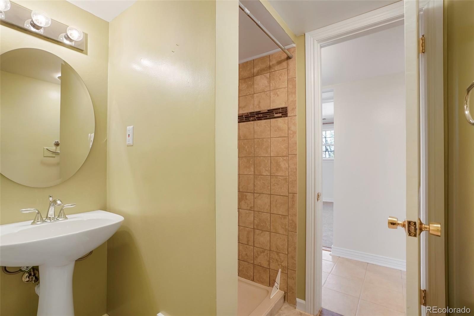 5480 W Rowland Avenue