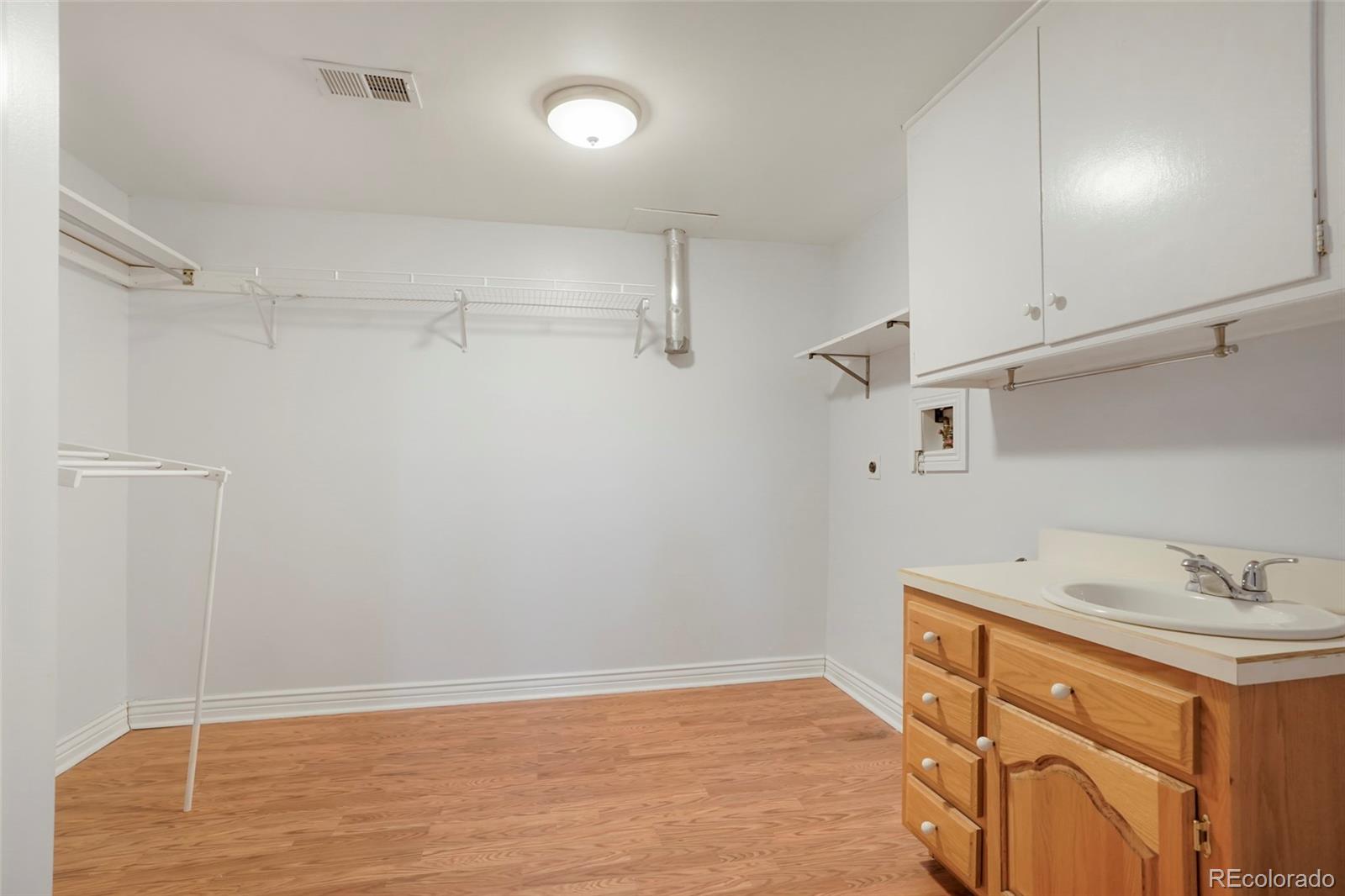 5480 W Rowland Avenue