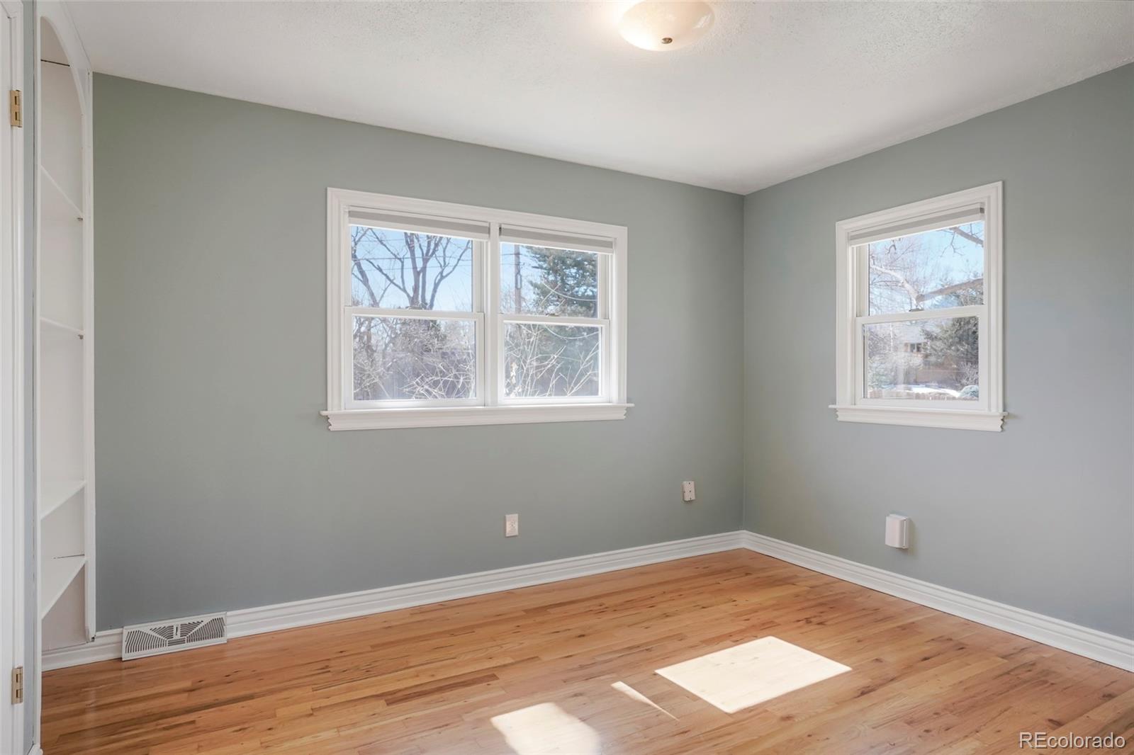 5480 W Rowland Avenue