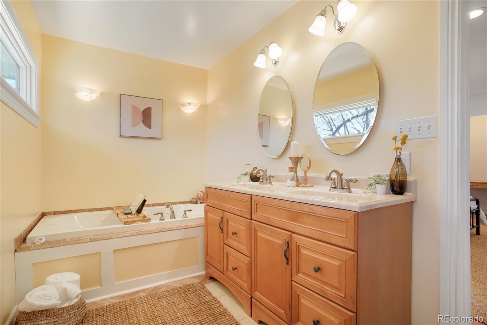 5480 W Rowland Avenue