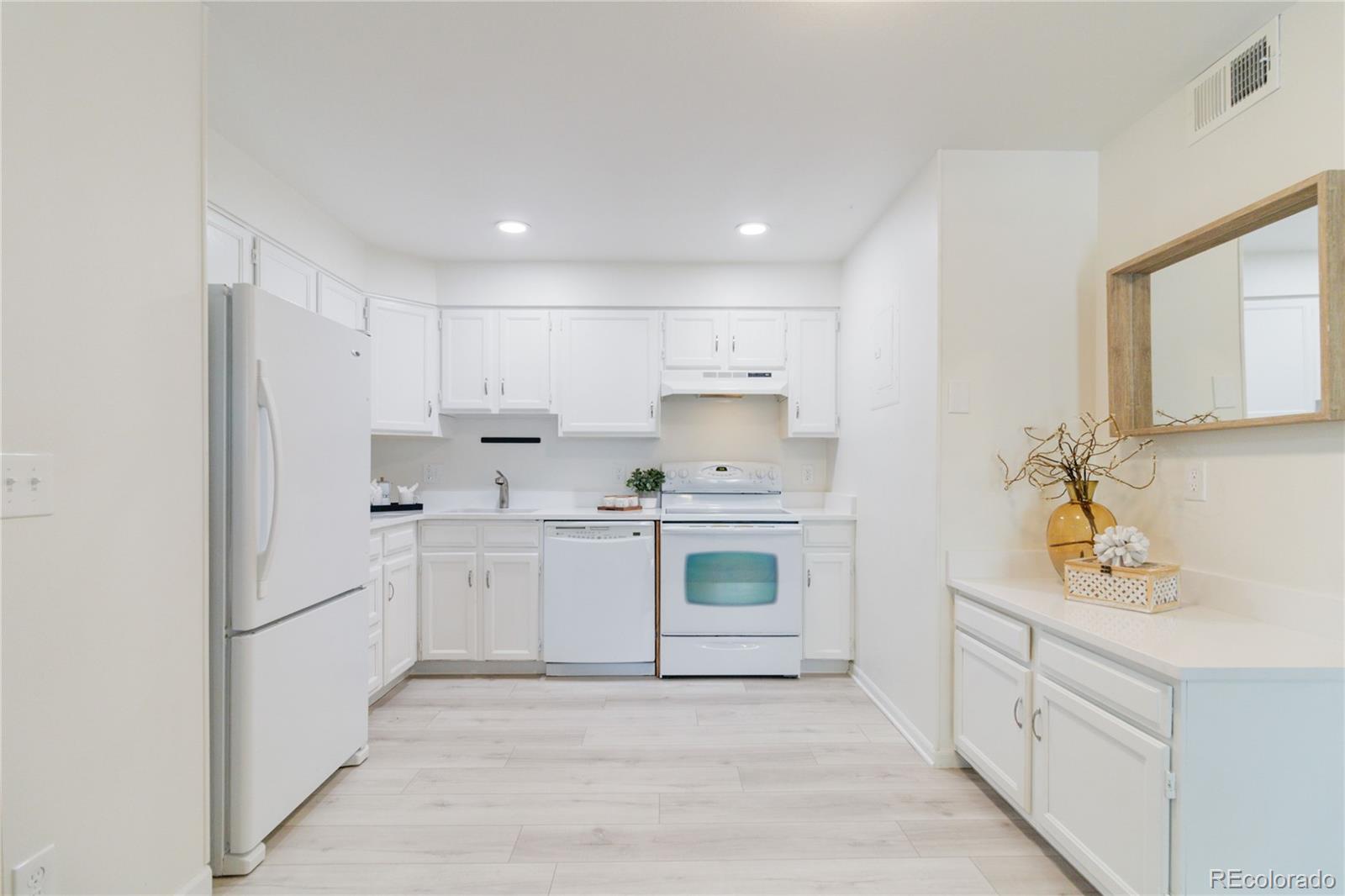 4899 S Dudley Street Unit: 9A