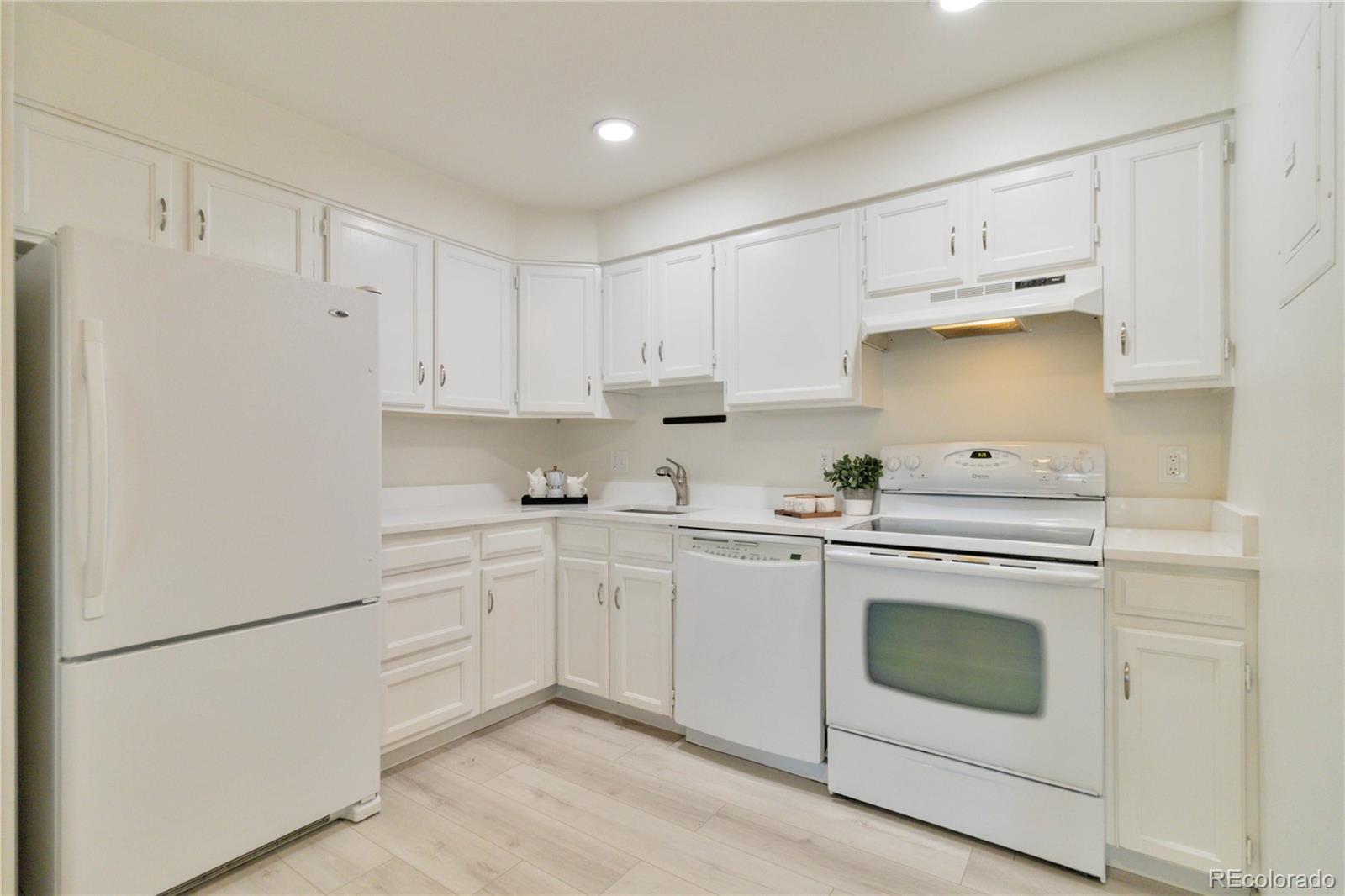 4899 S Dudley Street Unit: 9A