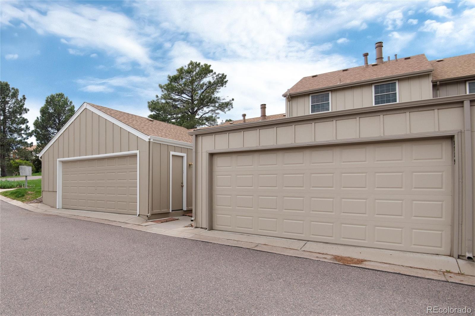 2719 E Fremont Place