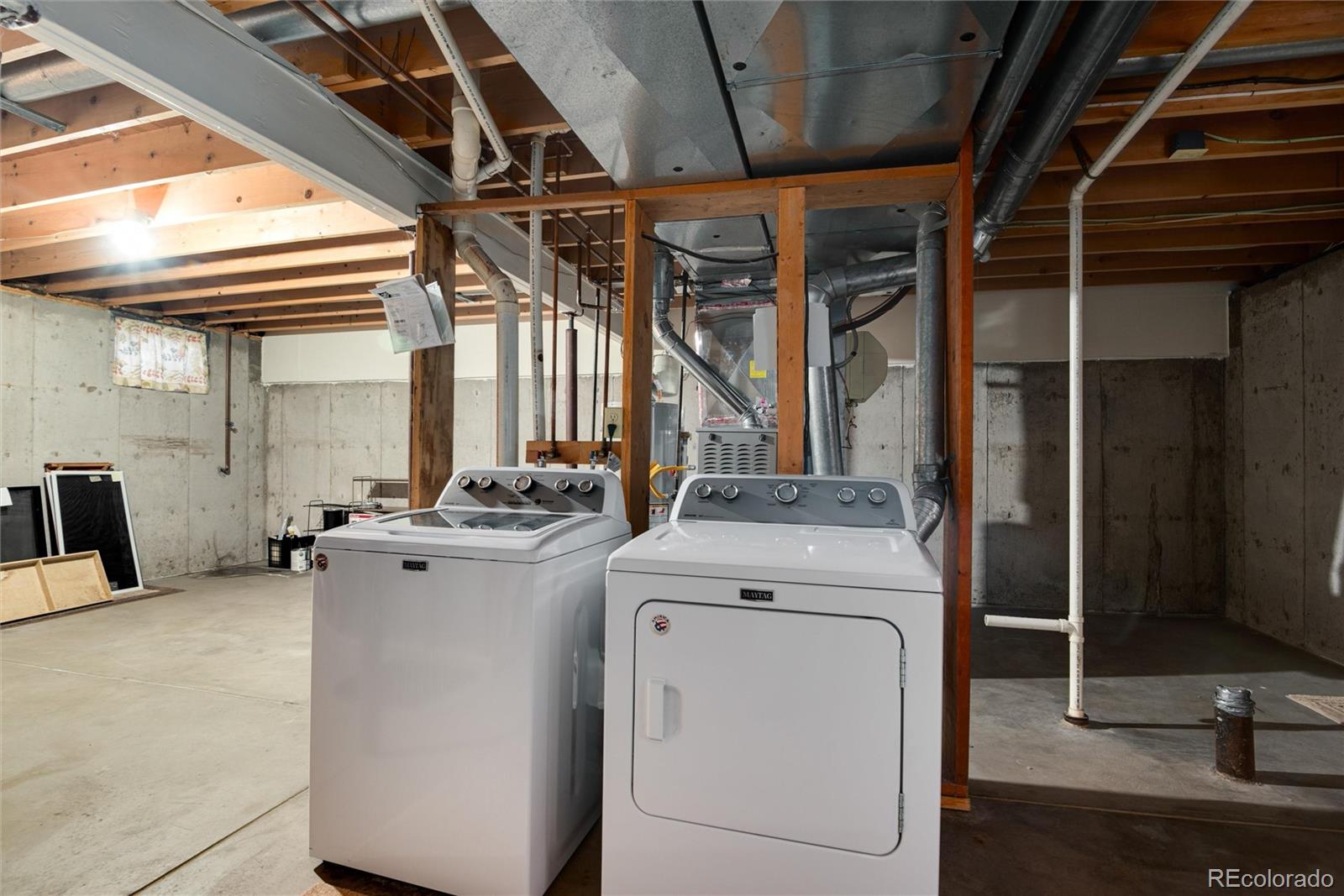 2719 E Fremont Place