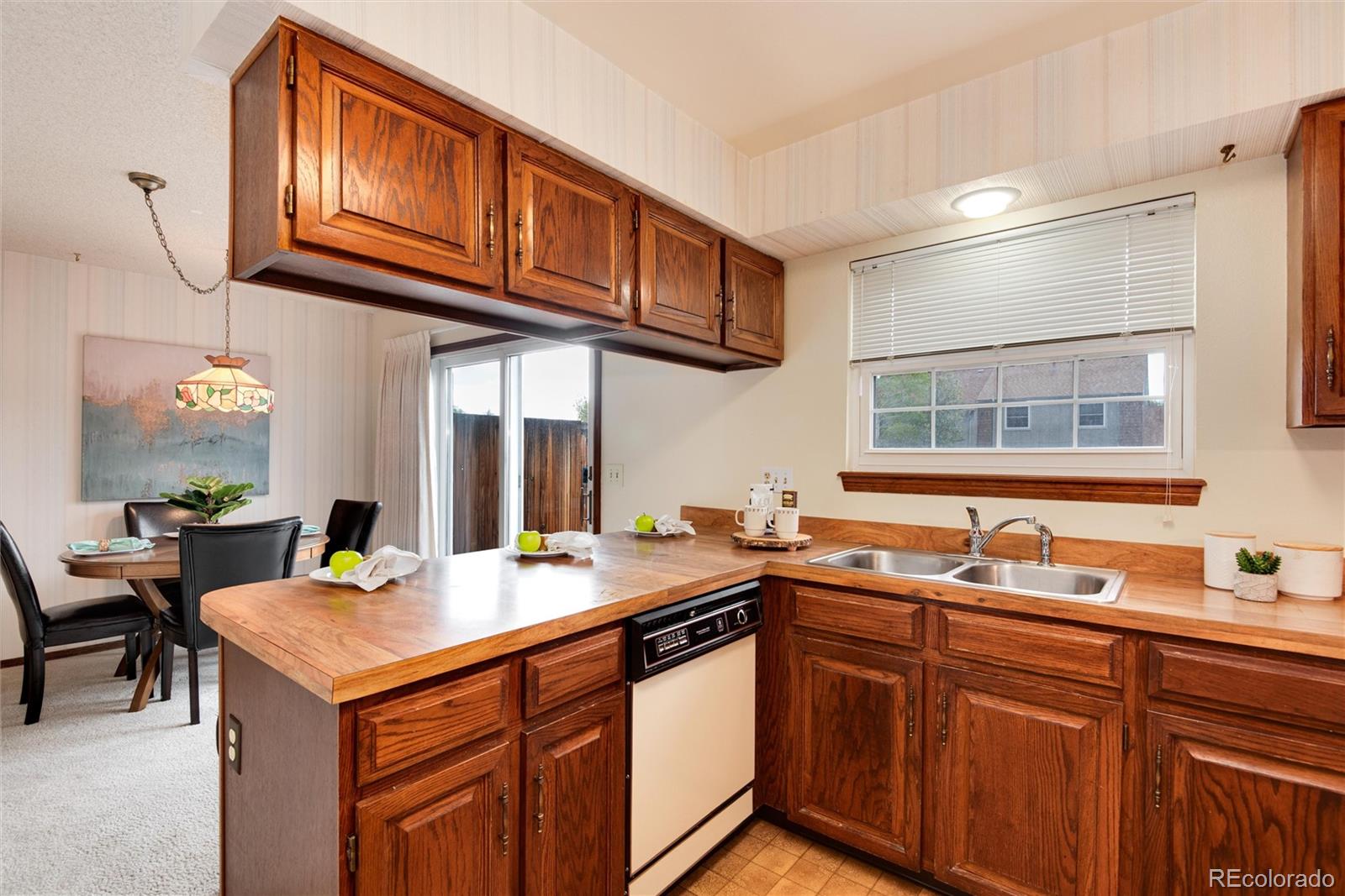 2719 E Fremont Place