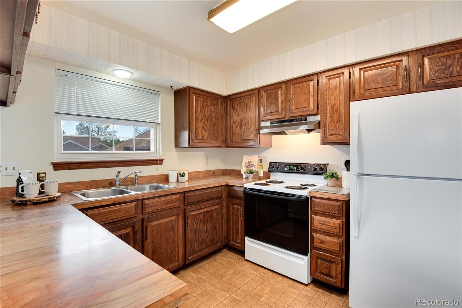 2719 E Fremont Place