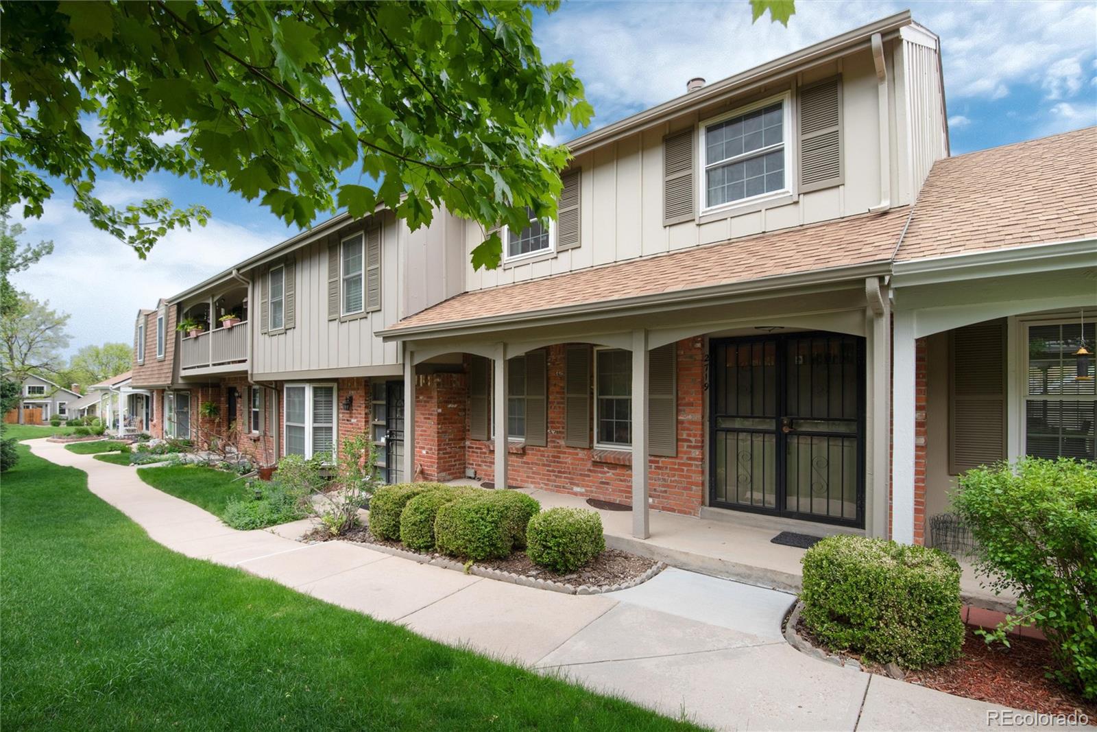 2719 E Fremont Place