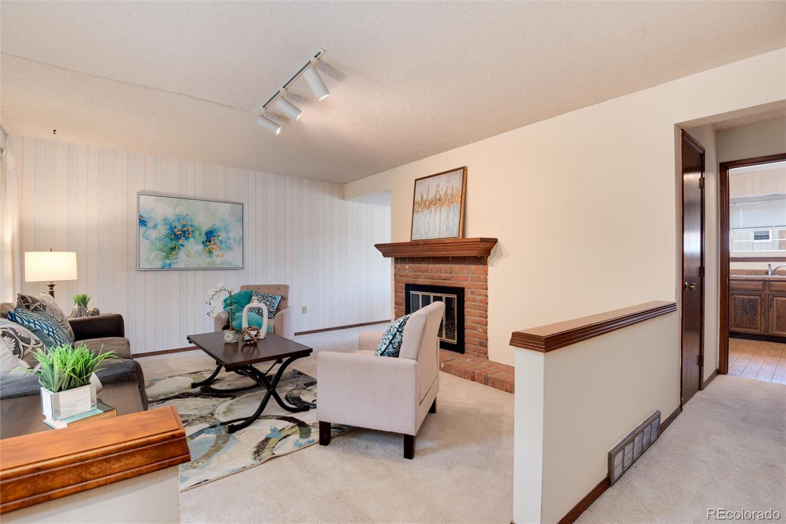 2719 E Fremont Place