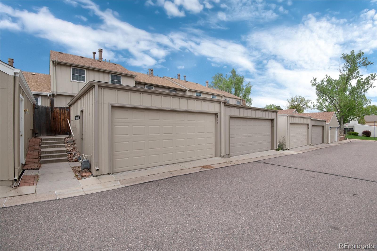 2719 E Fremont Place