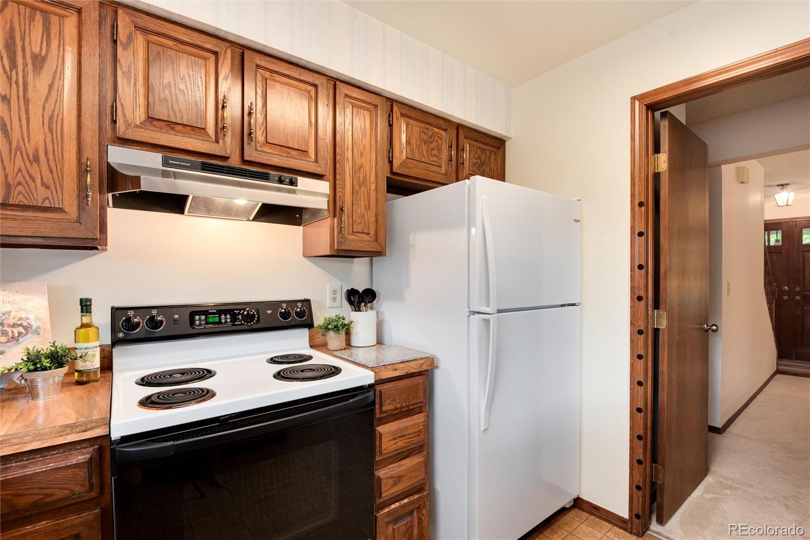 2719 E Fremont Place