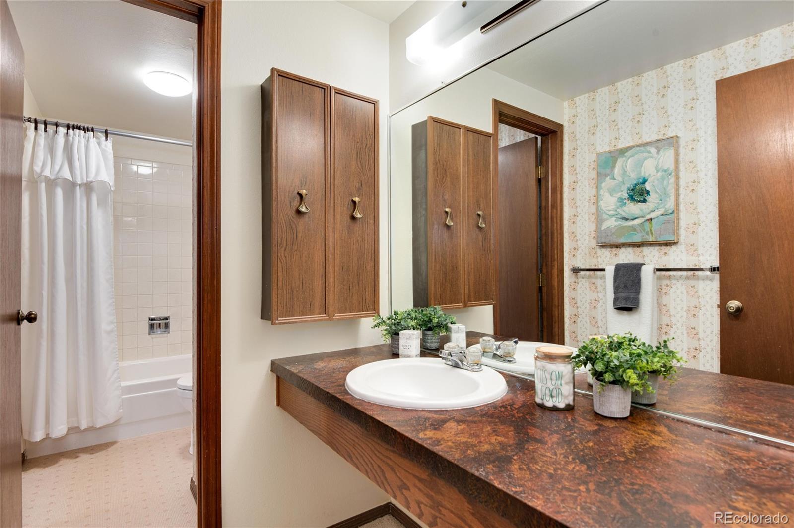 2719 E Fremont Place