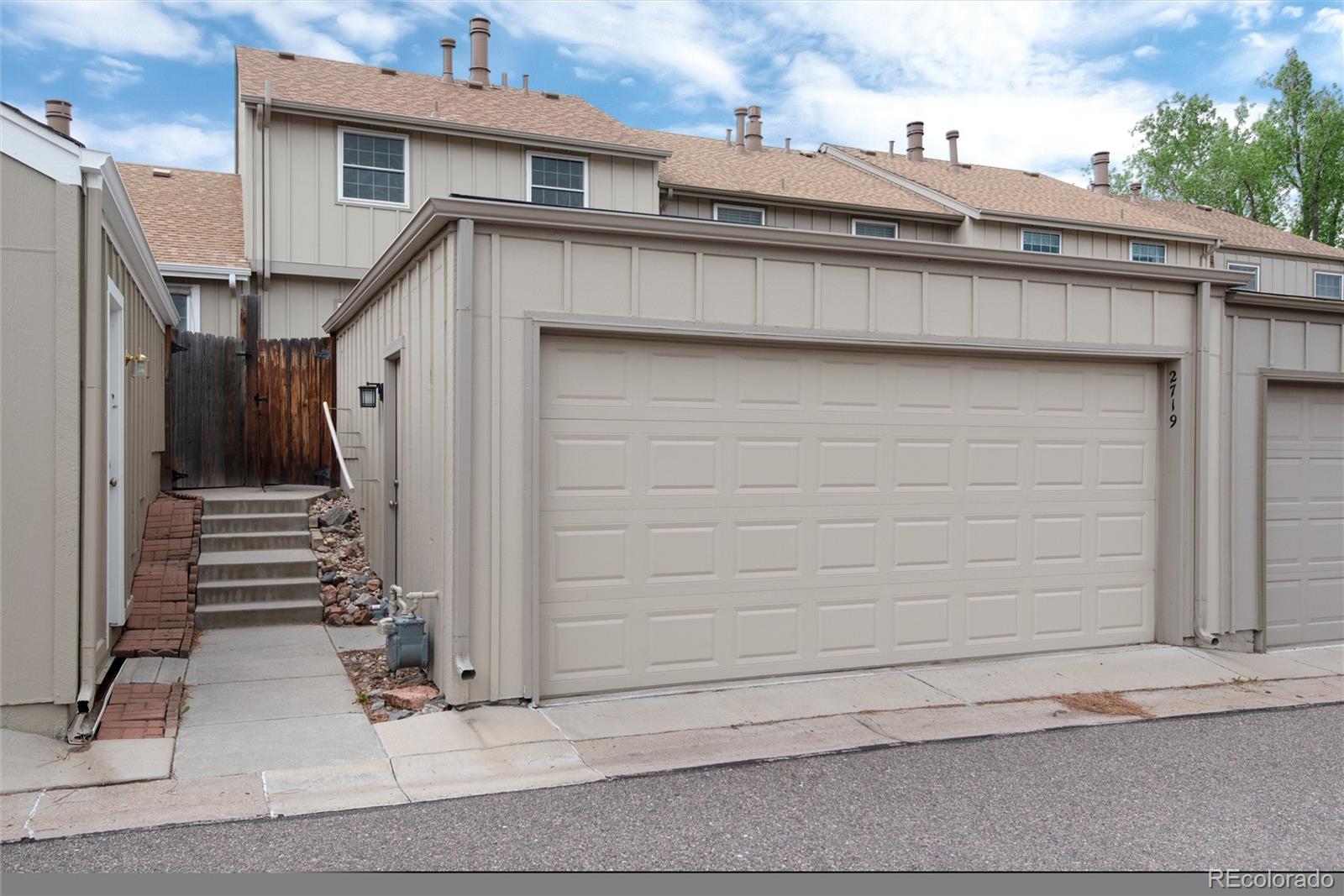 2719 E Fremont Place