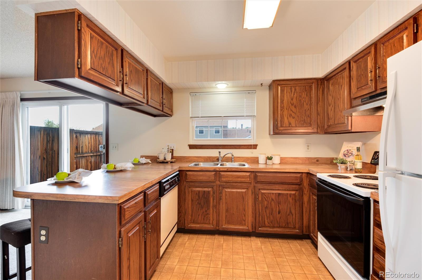 2719 E Fremont Place