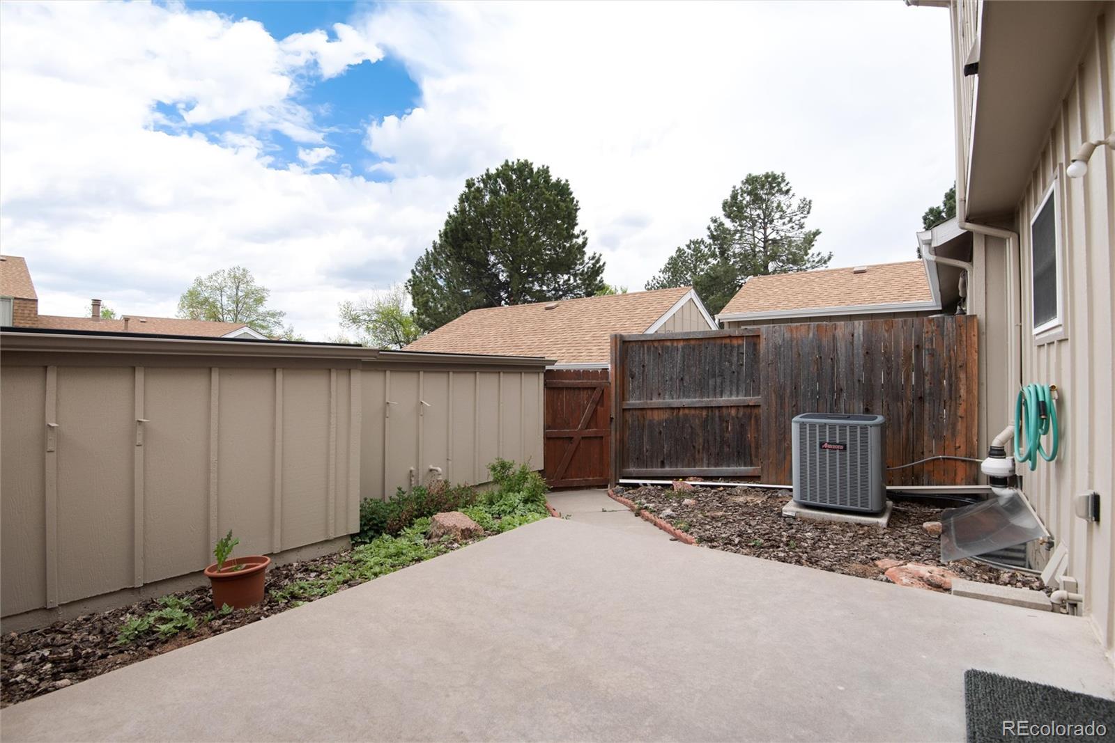 2719 E Fremont Place