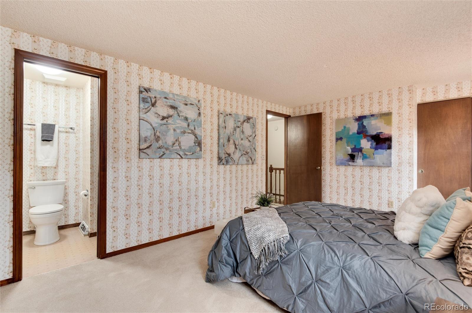 2719 E Fremont Place