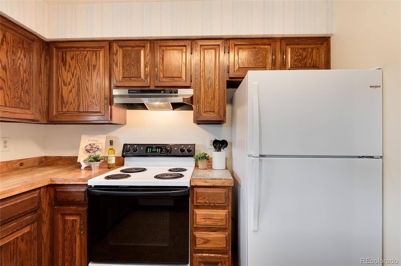 2719 E Fremont Place